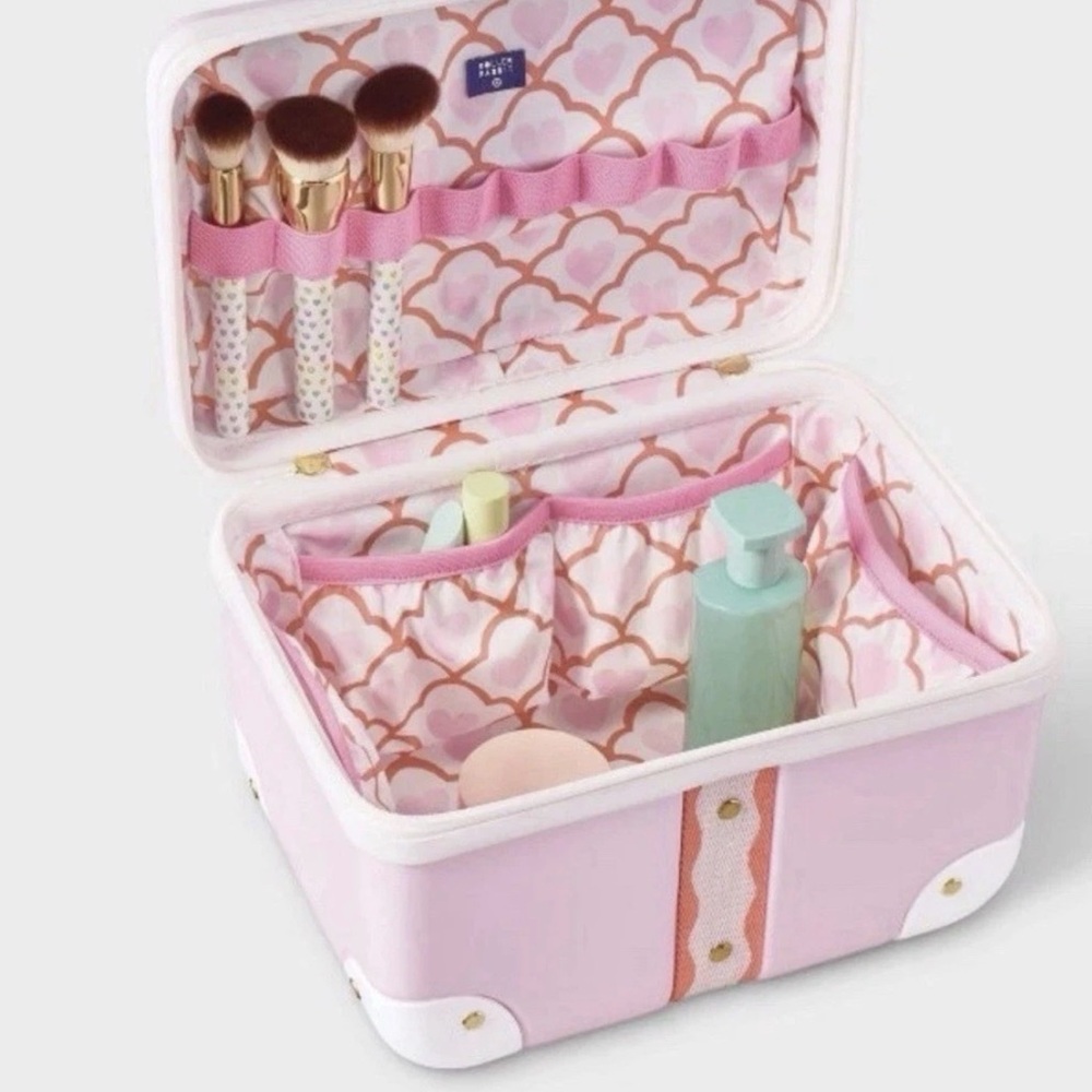 Roller Rabbit x Target Trunk Vanity Case - Soft Pink - Picture 2 of 3